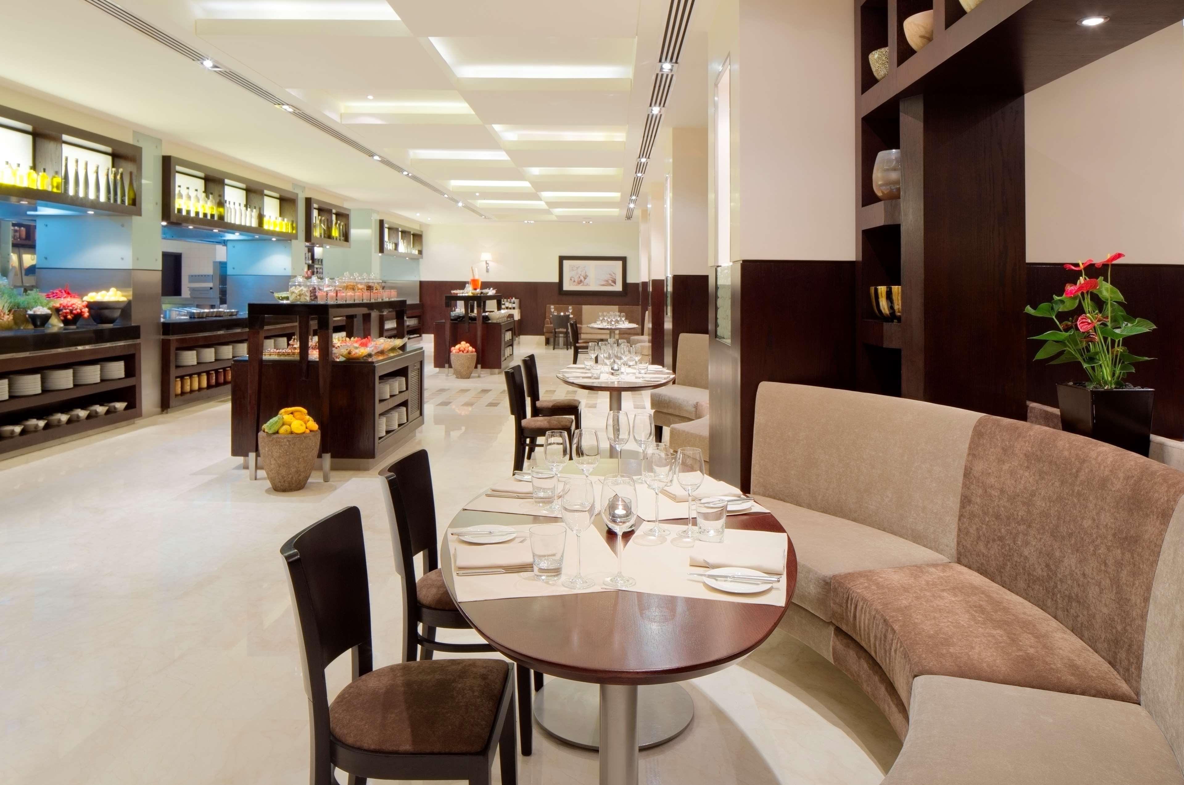Hyatt Regency - Corniche Hotel