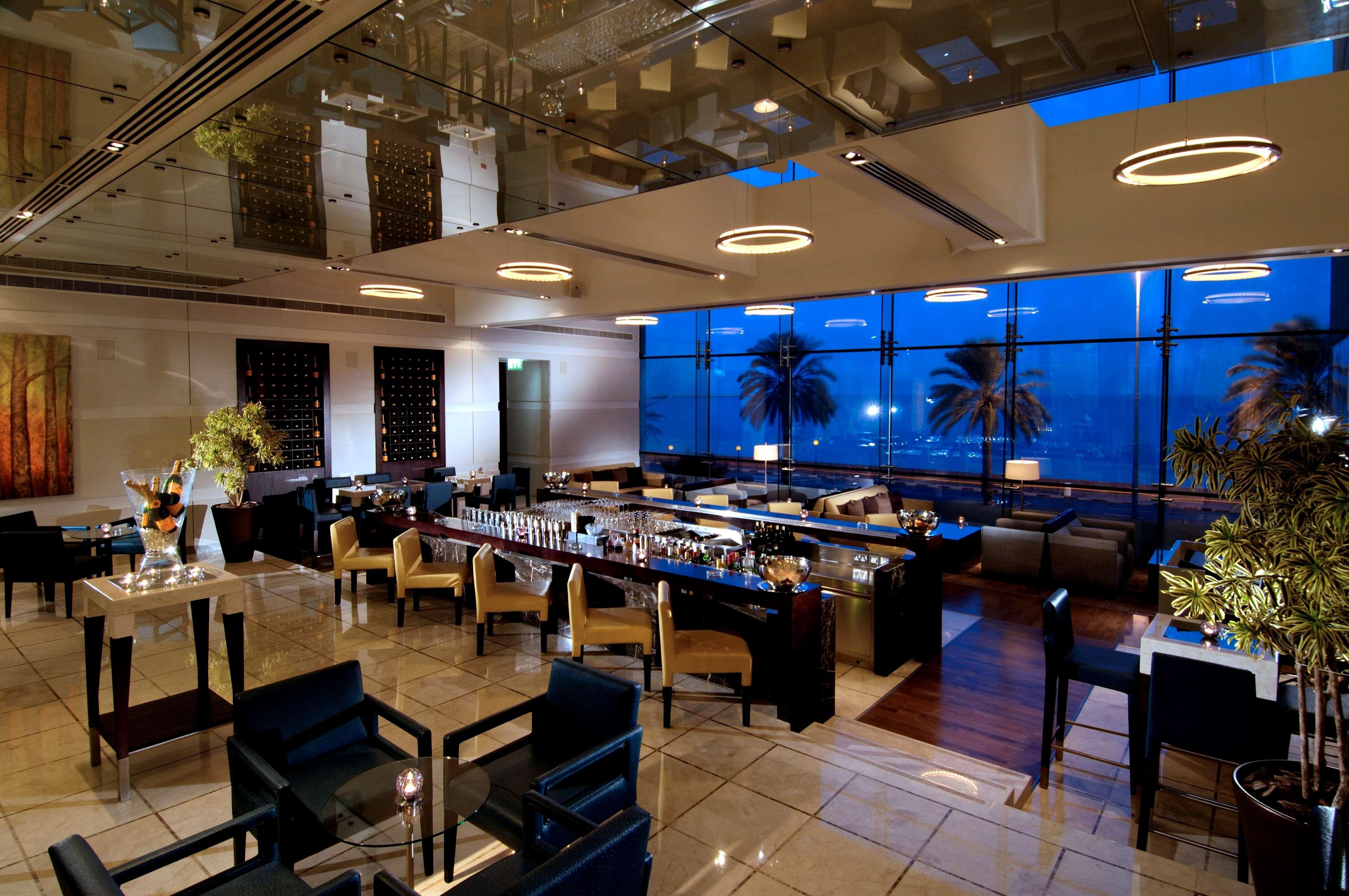 Hotel Hyatt Regency - Corniche 5*