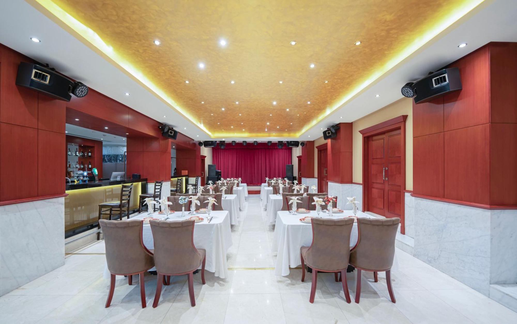 Hyatt Regency - Corniche 5*