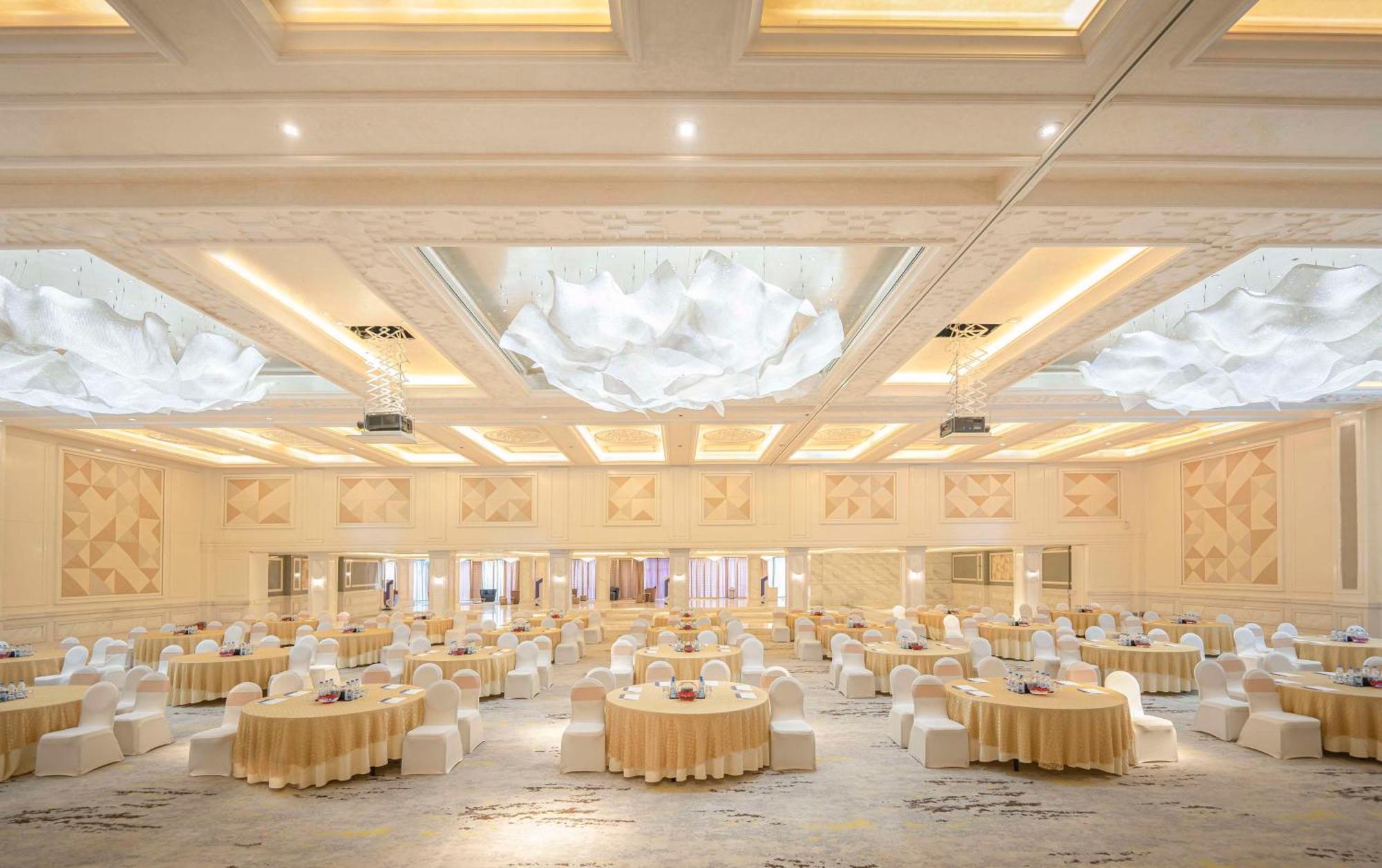 Hotel Hyatt Regency - Corniche 5*