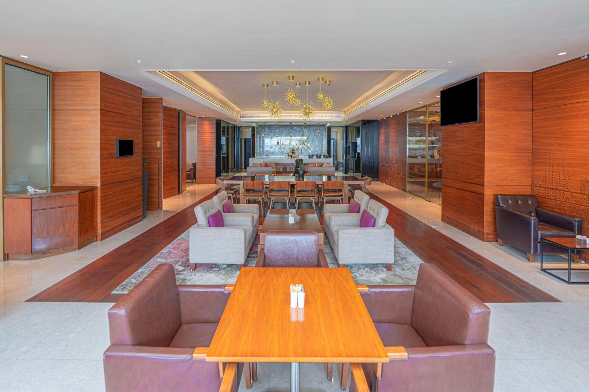 Hyatt Regency - Corniche 5*