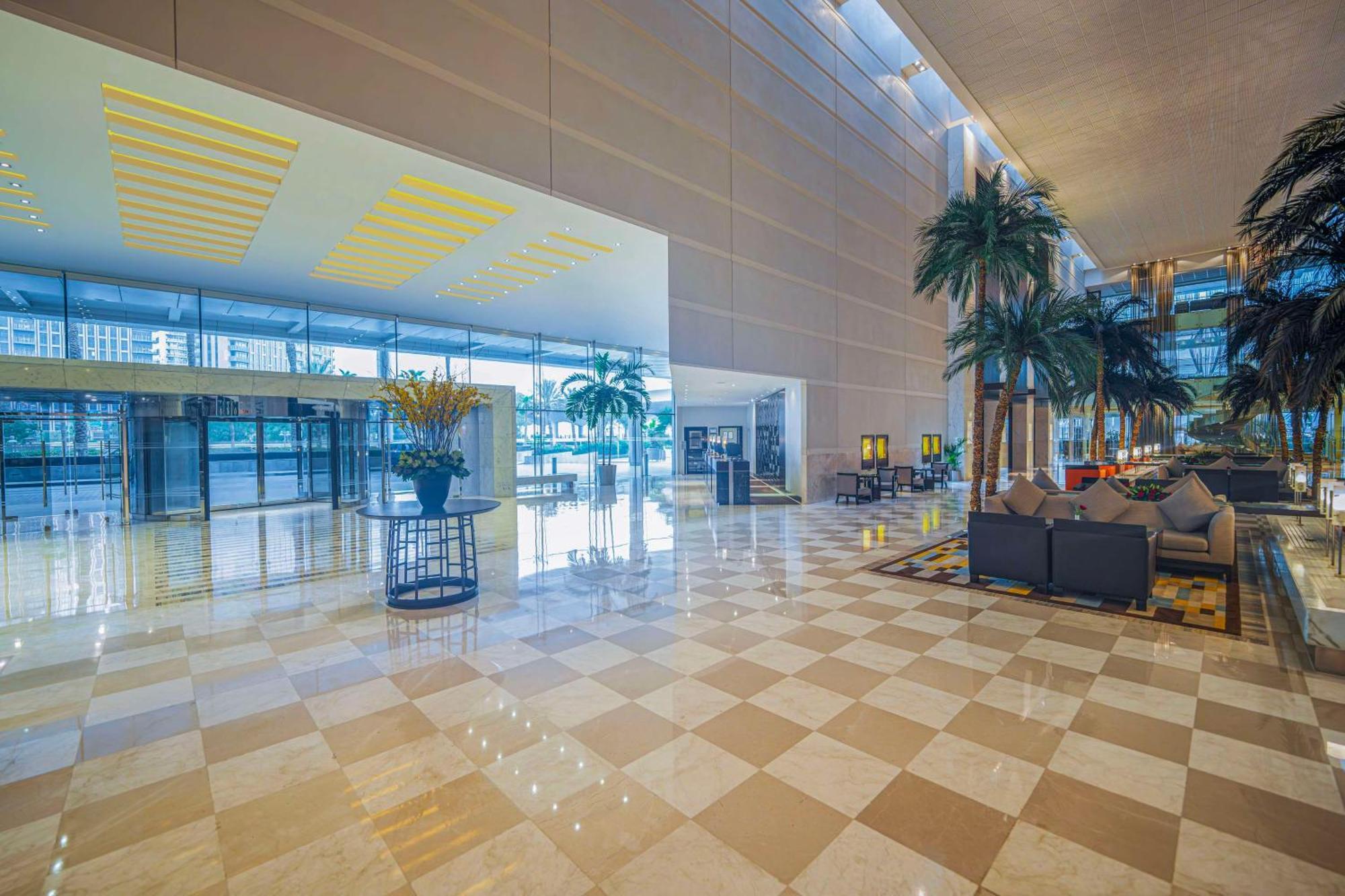 Hyatt Regency - Corniche Hotel 5*