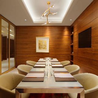 Hyatt Regency - Corniche 5*
